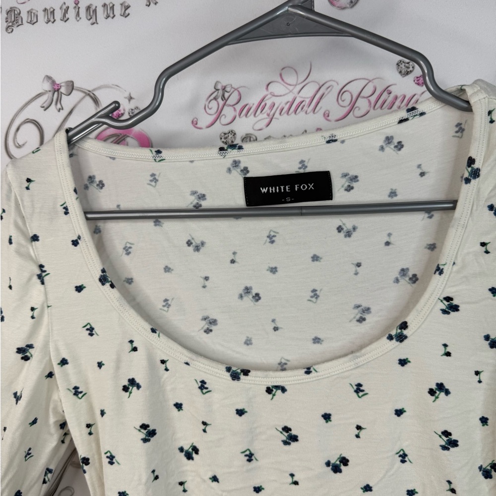 White Fox long sleeve cropped crop white  Cream navy  Floral Long Sleeve Top - Picture 7 of 12
